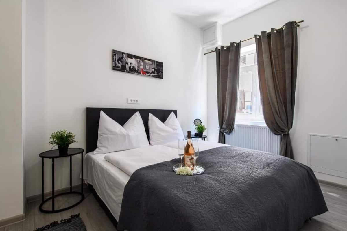 Superior Double Room | In-room safe, soundproofing, WiFi (free)