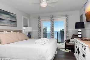 Iron/ironing board, free WiFi, bed sheets - ☀️ Pet Friendly - Steps to Beach - The Lazy Turtle ☀️ (Cape San Blas)