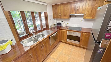 Apartment, 2 Bedrooms, Smoking, Balcony | Interior