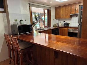 Apartment, 2 Bedrooms, Smoking, Balcony | Bahagian dalam
