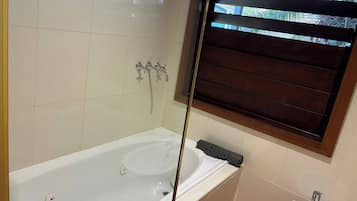 Departamento, 2 habitaciones, para fumadores, balcón | Baño | Papel de baño