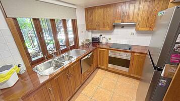 Apartment, 2 Bedrooms, Smoking, Balcony | Interior