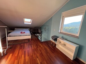 2 makuuhuonetta, silitysrauta/-lauta, Wi-Fi, vuodevaatteet