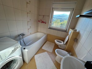 Hair dryer, bidet, towels, soap - Apartment Mauro - 2 bedroom, sea view, pool (Ičići)