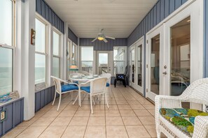 Dining - Blue Haven - Gulf Beachfront, 4 Bedrooms, 2 Baths, Sleeps 8. (Dauphin Island)