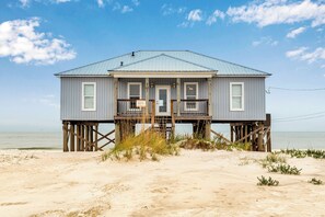 Exterior - Blue Haven - Gulf Beachfront, 4 Bedrooms, 2 Baths, Sleeps 8. (Dauphin Island)