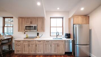 冰箱、微波炉、炉灶、洗碗机