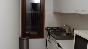 Private kitchen - Le 20cts - T3 with balcony and terrace (Bagnères-de-Bigorre)