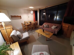 Living area - Le 20cts - T3 with balcony and terrace (Bagnères-de-Bigorre)