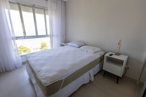 Bügeleisen/Bügelbrett, Reisekinderbett, kostenloses WLAN, Bettwäsche
