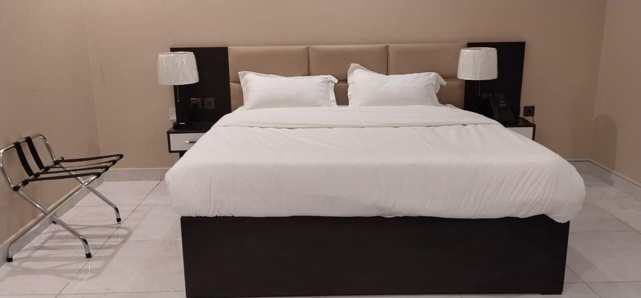 Suíte econômica | Roupas de cama premium, camas com colchões pillow-top