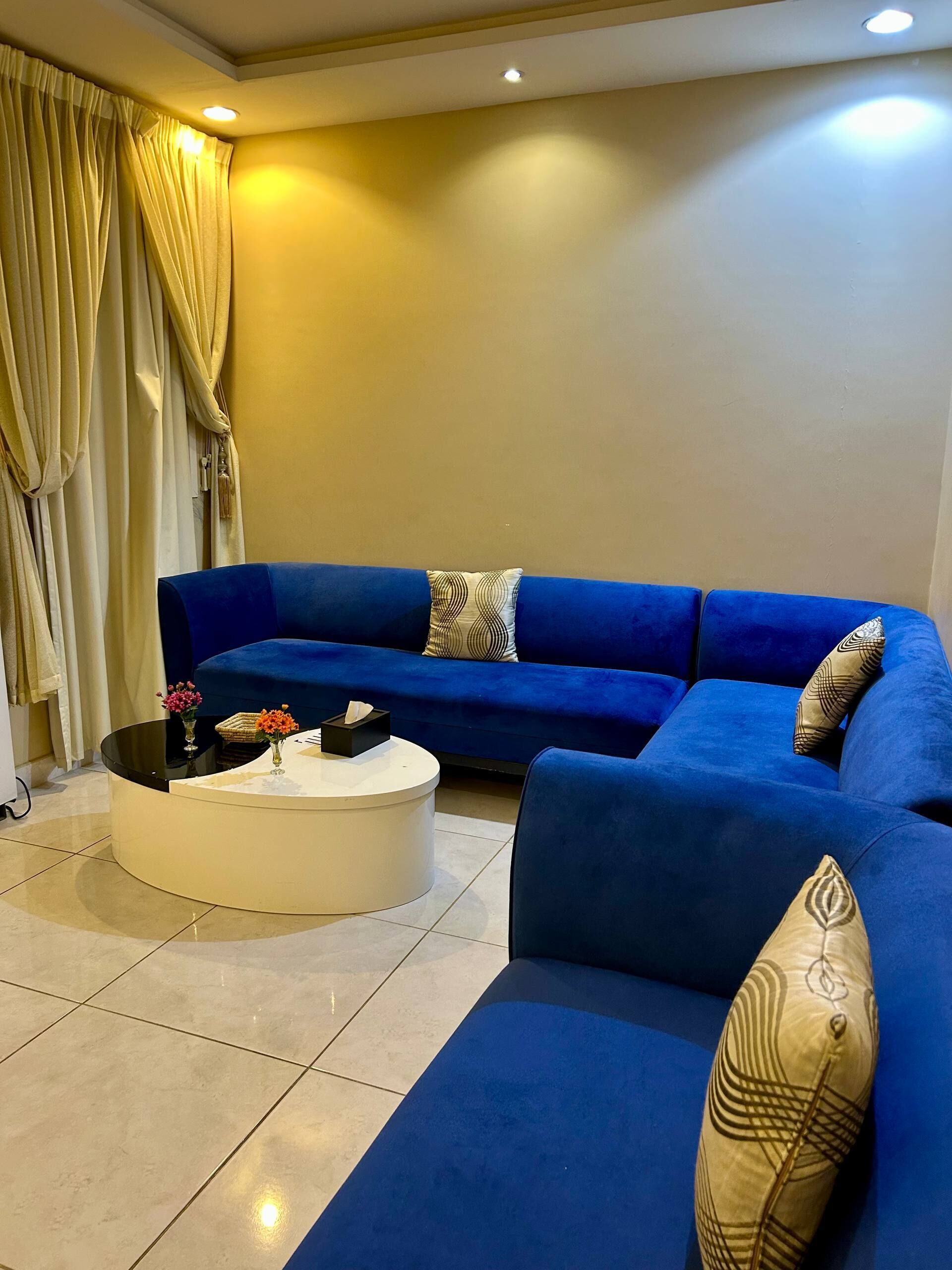 Suite, 1 Bedroom | Living area