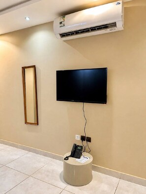TV de tela plana 46 cm com canais via satélite