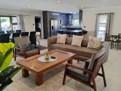 Petalite Villa Maun