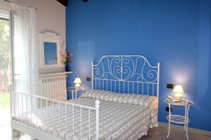 3 bedrooms, WiFi, bed sheets - Beautiful villa with pool (terrasini)