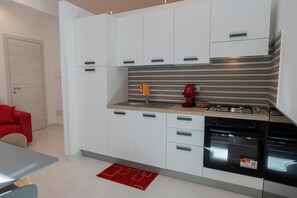 Private kitchen - Marusu Apartments Ground Floor (terrasini)