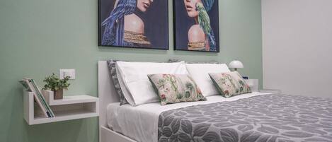 2 عدّة غرف نوم وواي فاي وملاءات أسرّة