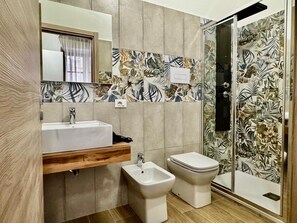 Sèche-cheveux, serviettes fournies