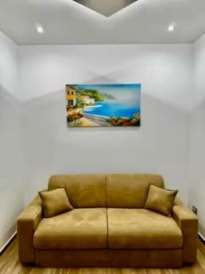 TV - Apartment with Terrace (TERRASINI)