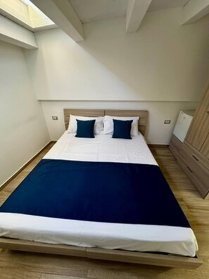 1 bedroom, WiFi, bed sheets - Terrasini center 3 room (TERRASINI)