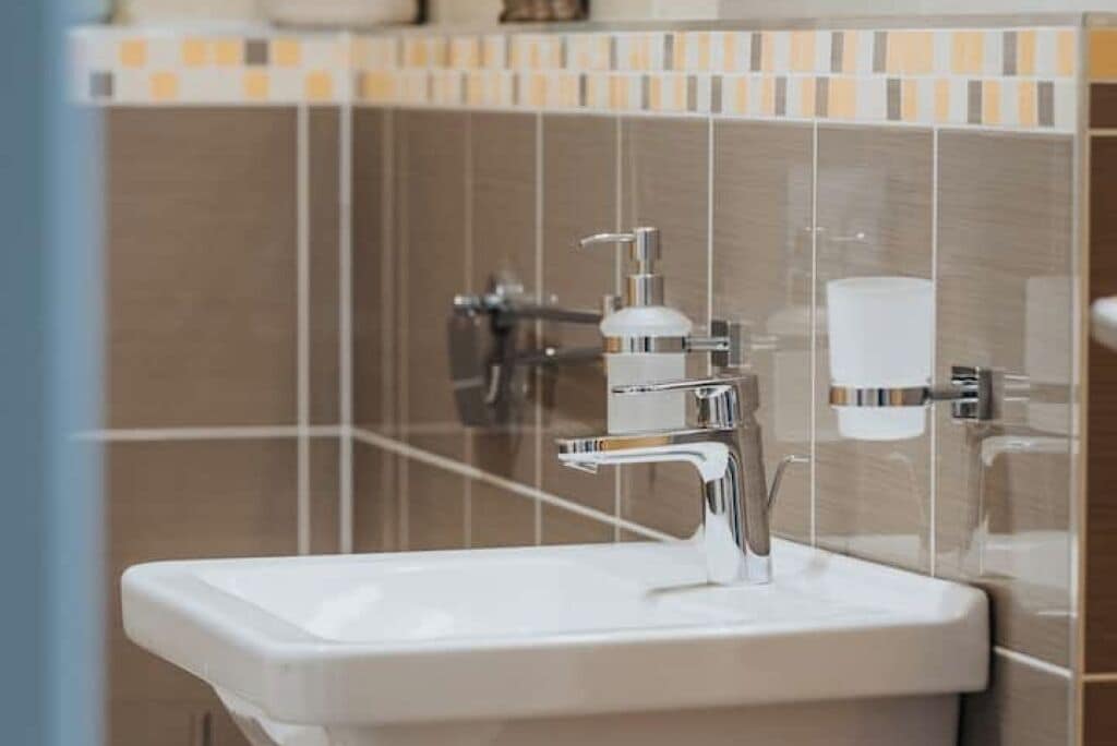 淋浴设施、吹风机、肥皂