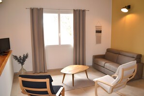 TV - Gîte le Jolia – Cottage with Pool (Nyons)