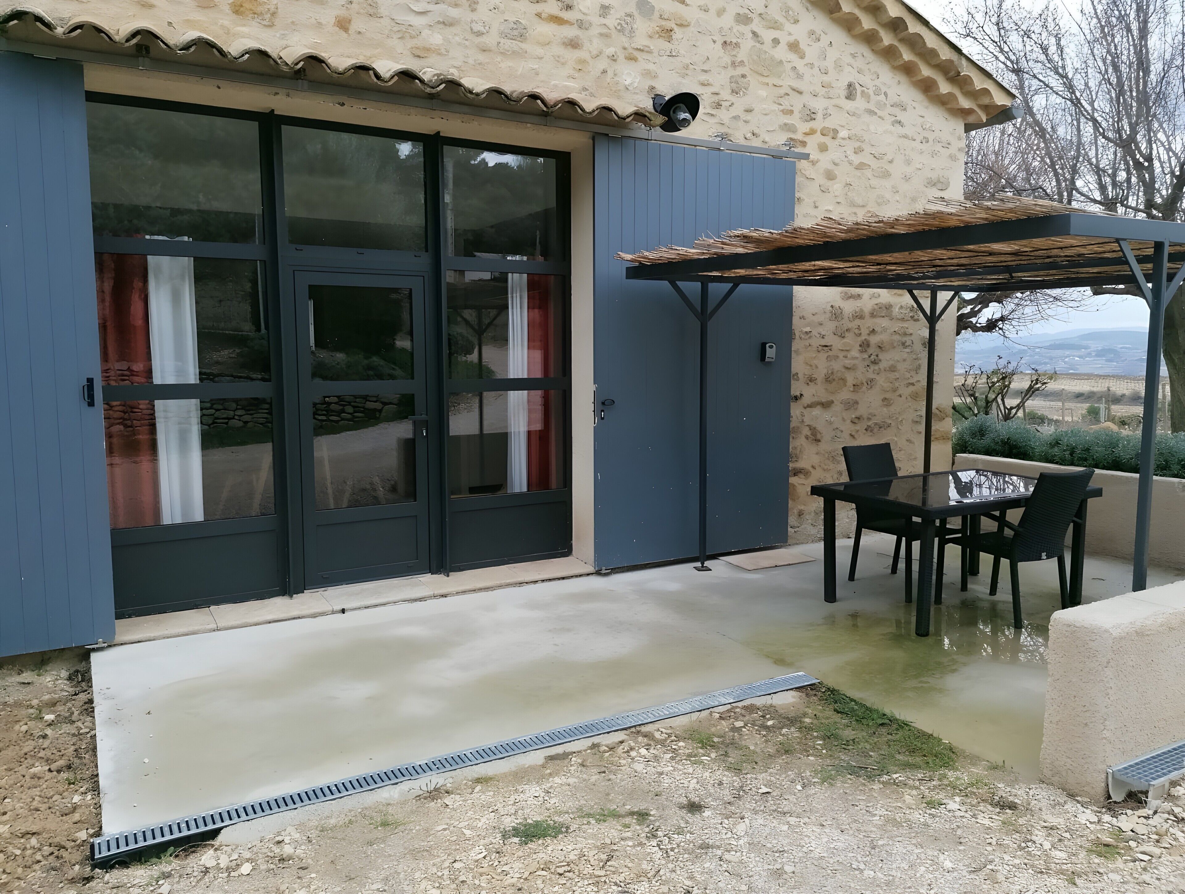 屋外ダイニングエリア