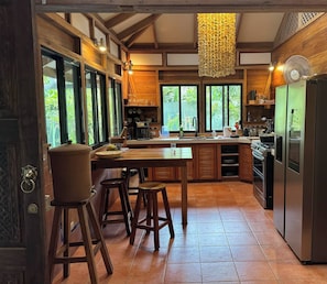 Vila, 2 quartos, para fumantes, piscina particular | Cozinha privada