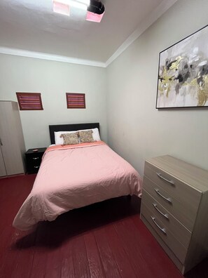 2 Schlafzimmer, Bügeleisen/Bügelbrett, WLAN, Bettwäsche