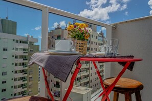 Outdoor dining - Apt with Balcony and Parking | Near UFSC (Florianópolis)