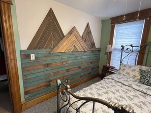 5 habitaciones, tabla de planchar con plancha, wifi y ropa de cama 