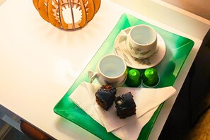 Deluxe-Doppelzimmer, Blick auf den Innenhof | Pillowtop-Betten, Bügeleisen/Bügelbrett, kostenloses WLAN, Bettwäsche