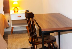 Colchones con acolchado adicional y tabla de planchar con plancha