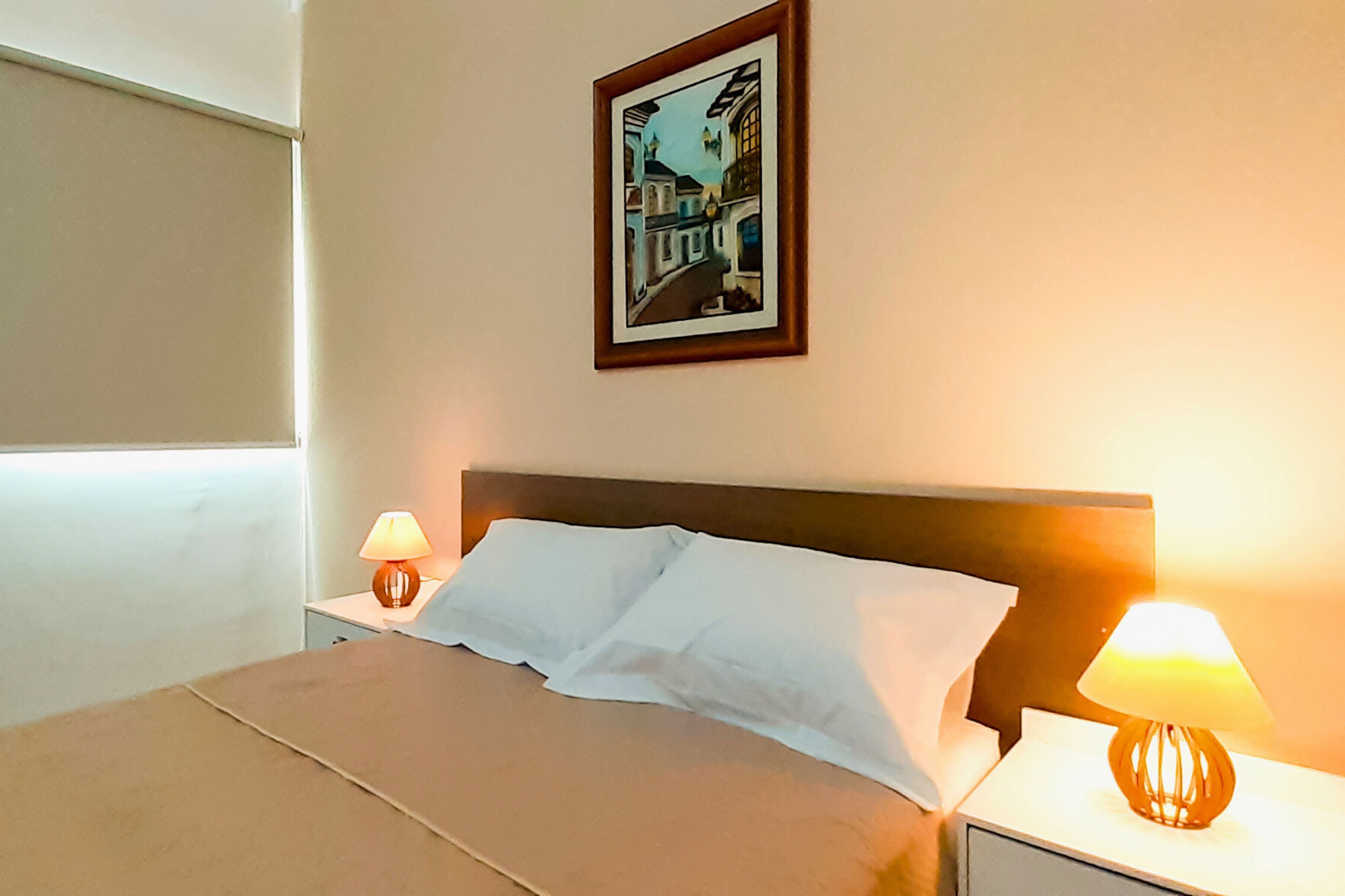 Quarto casal standard, vista para o pátio | Camas com colchões pillow-top, ferros/tábuas de passar roupa