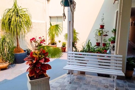 Terraza o patio. Pousada Guanabara Inn Campinas-SP