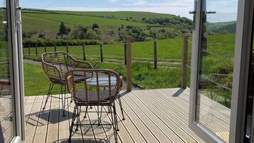 Cabin, 1 Bedroom, Balcony, Mountain View | Interior