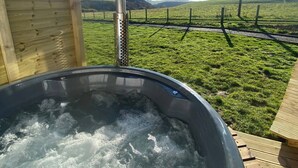 Cabin, 1 Bedroom, Balcony, Mountain View | Outdoor spa tub - Hill View Cabin-private hot Tub-valley Views (Knighton)