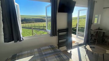 Cabin, 1 Bedroom, Balcony, Mountain View | 1 bedroom