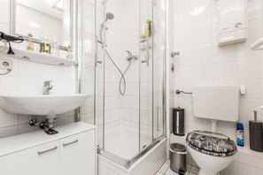 Deluxe-Apartment, Balkon, Stadtblick | Badezimmer