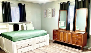 Iron/ironing board, WiFi, bed sheets - Midcity Sunrise (Lake Charles)