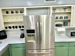 Micro-ondes, four, plaque de cuisson, lave-vaisselle