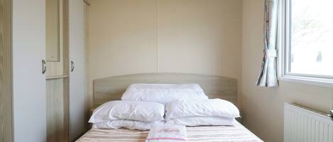 2 bedrooms, individually decorated, individually furnished