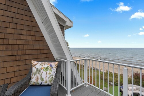 Dog Friendly-Luxury home on Lake Michigan w/ Private Beach