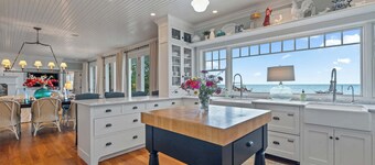 Dog Friendly-Luxury home on Lake Michigan