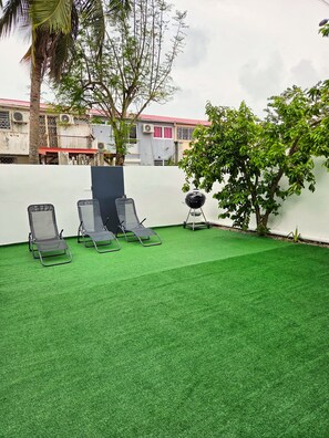 Terrace/patio - ⭐ Comfortable 3-bedroom house - Garden & BBQ - 5 min from Raizet airport (Les Abymes)