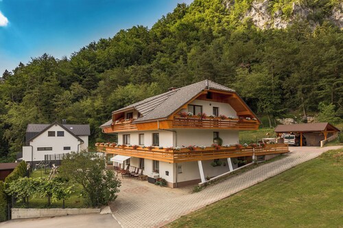 Superior 2-Bedroom Apartment With 3 Balconies In The Lake Bled Area Of Slovenia