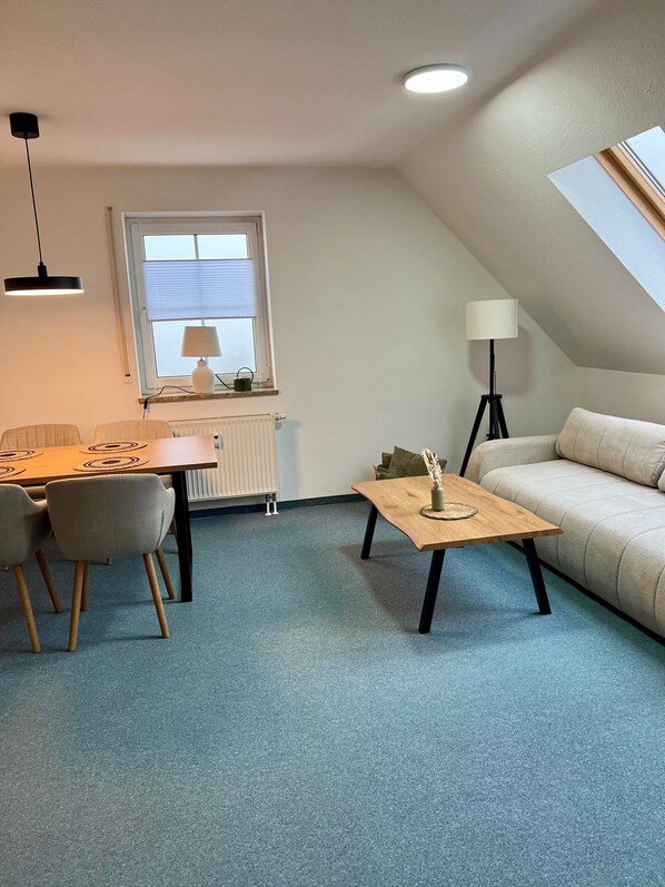 TV - Comfortable 3-Room Apartment with Mountain View and Wi-Fi (Sonneberg)