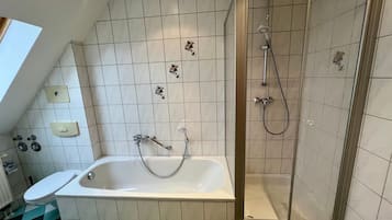 Ducha, secador de pelo, toallas