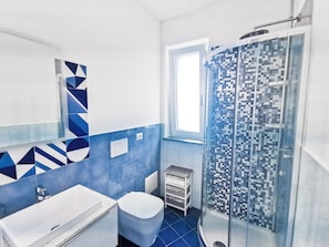 Shower, free toiletries, hair dryer, towels