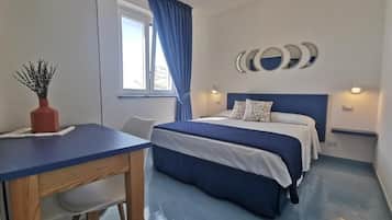 Double Room, 1 Queen Bed, Private Bathroom, Sea View | Desk, free WiFi